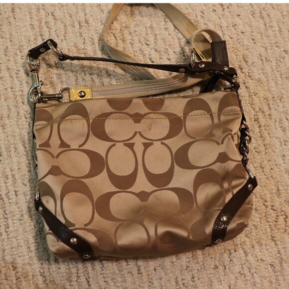 COACH CLASSIC SHOULDER PURSE - Picture 2 of 5